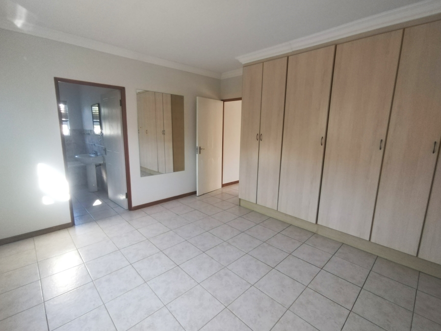 5 Bedroom Property for Sale in Wavecrest Eastern Cape